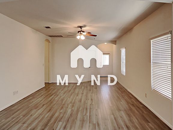 4th image of 10423 Royal Est