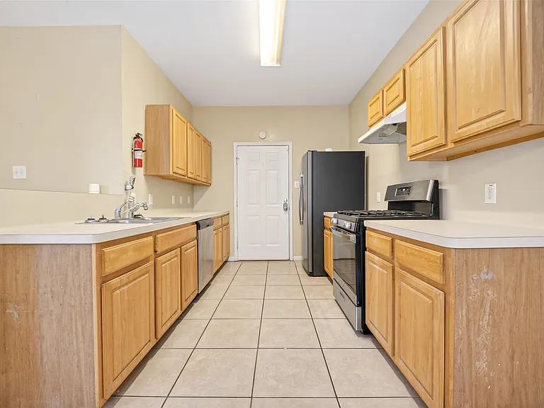 15515 Waldron Cir #B — Photo 11