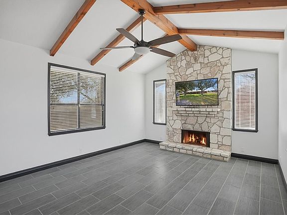 3rd image of 301 Lagarto Rd