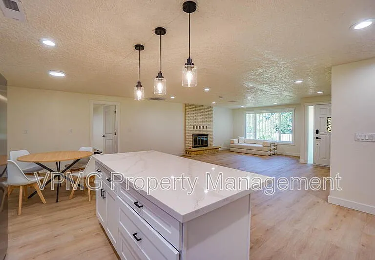 19419 NE 11th St — Photo 22