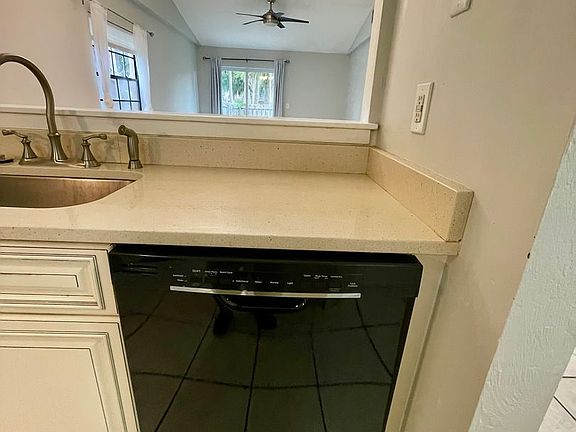5th image of 827 Long Meadow Ct