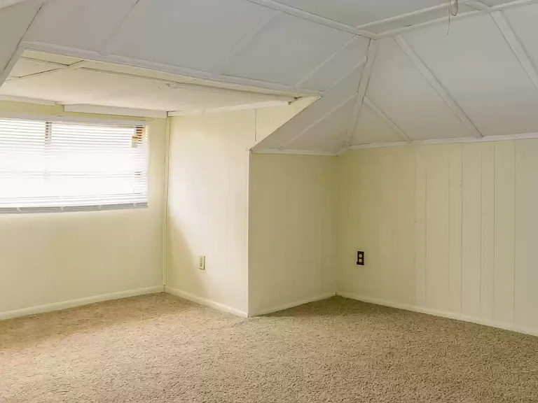 336 Stewart Street - B — Photo 13