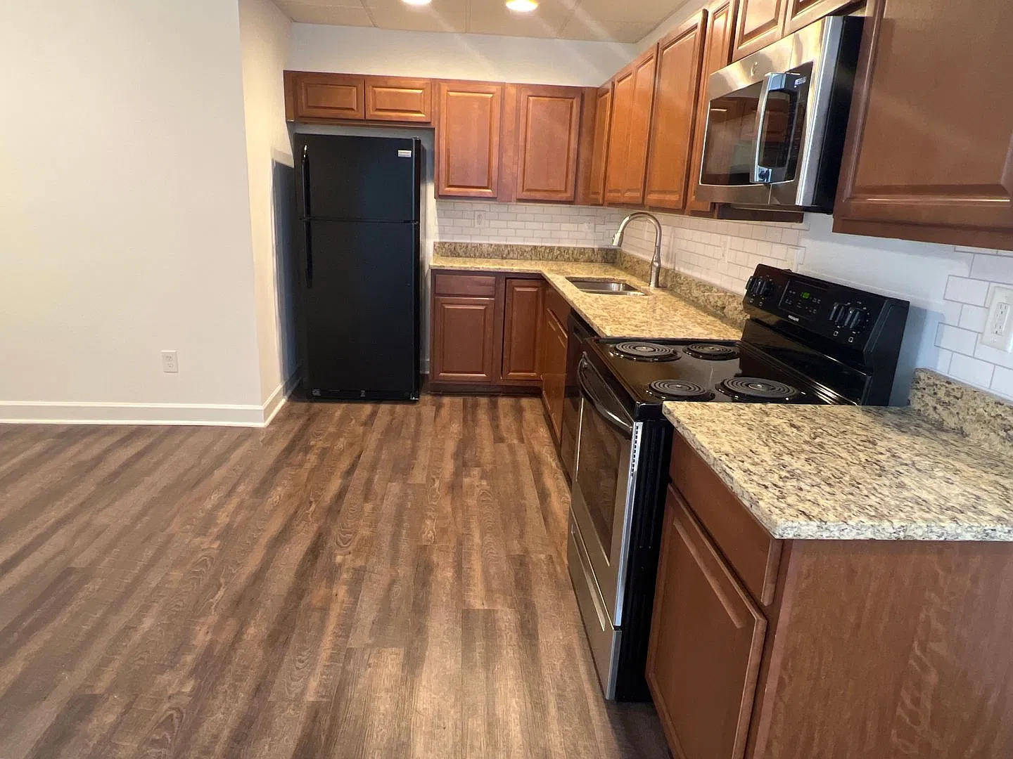 Pre-Leasing for Fall '27! One bedroom apartment just steps away from UGA! — Photo 3