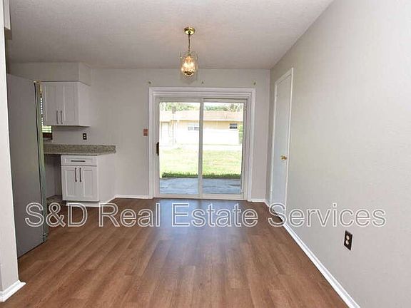 5th image of 1015 E Tee Cir