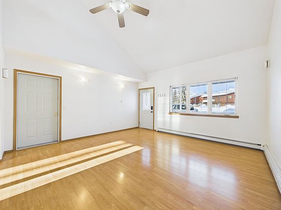 4th image of 1427 Garay St
