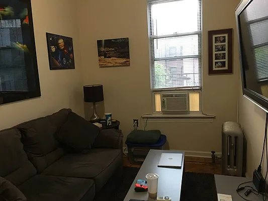 Rented by Amorelli Realty | media 34