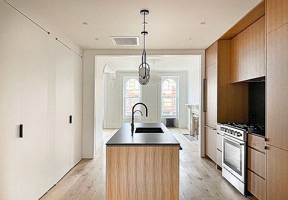5th image of 1420 Pacific St #2