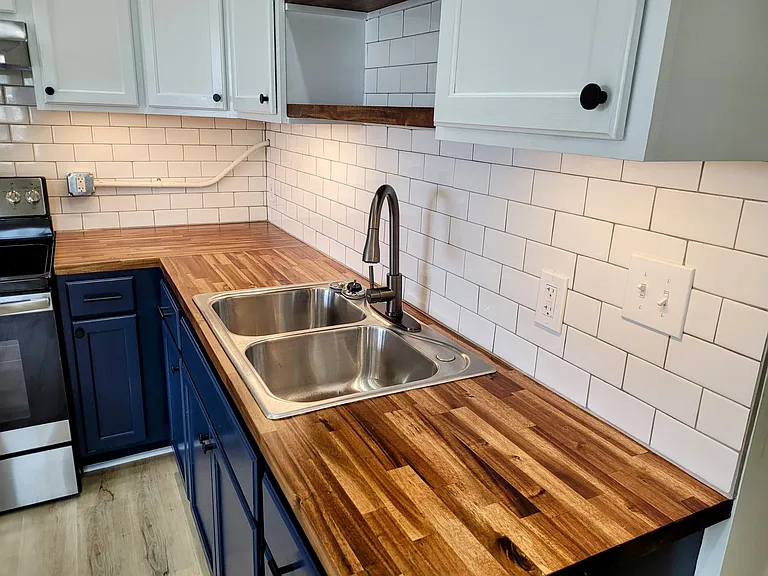 828 Campbell St — Photo 14