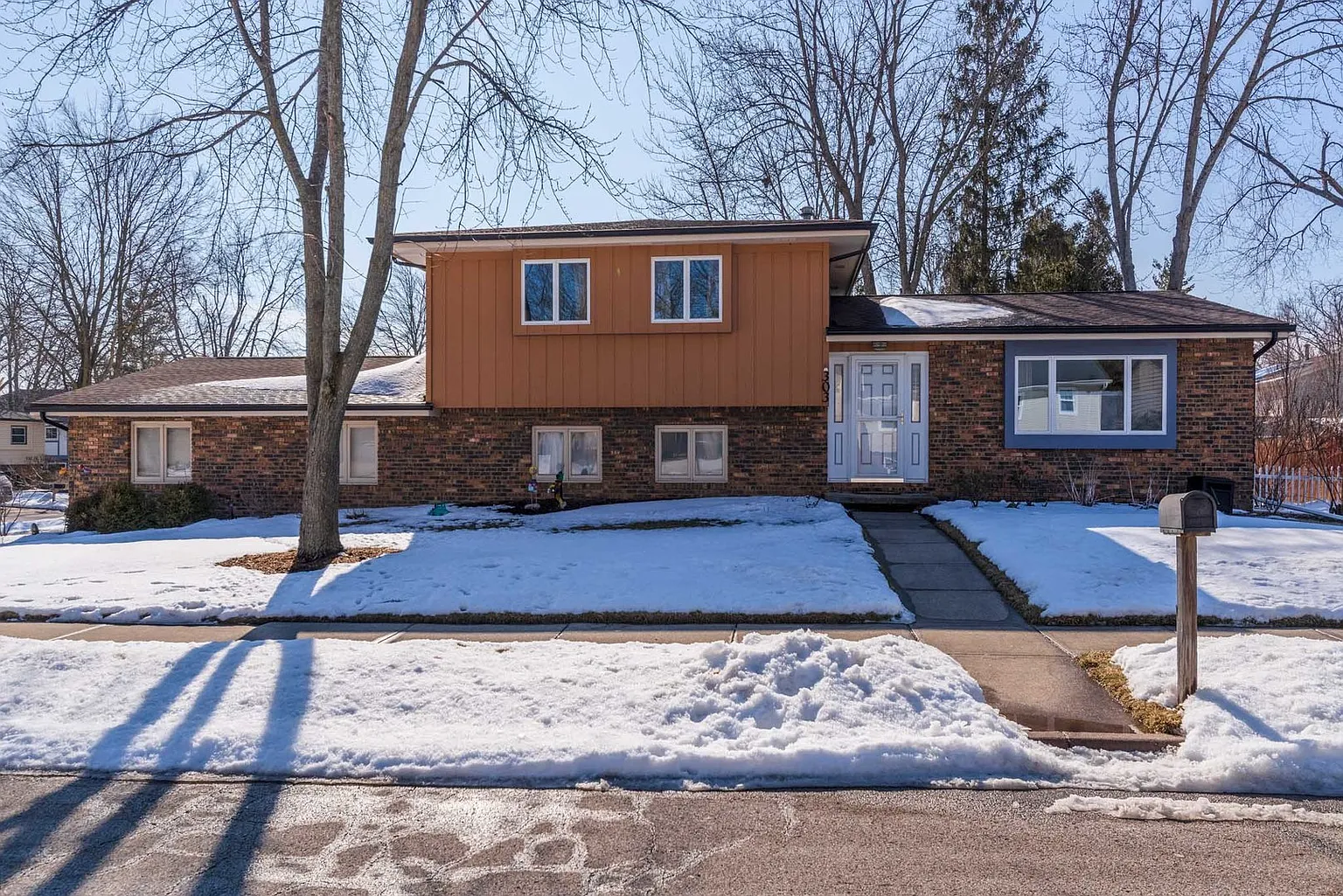 303 Raleigh Ct photo 1