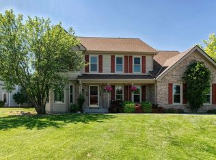 3585 S McIntosh Ln, New Berlin, WI 53151