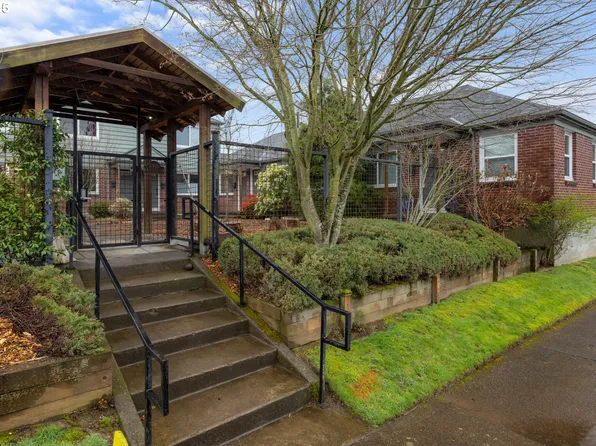 5405 NE 10th Ave APT 8, Portland, OR 97211