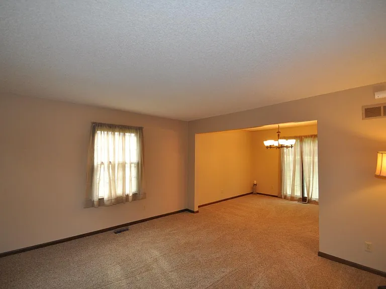 5807 SW 24th Ter — Photo 3