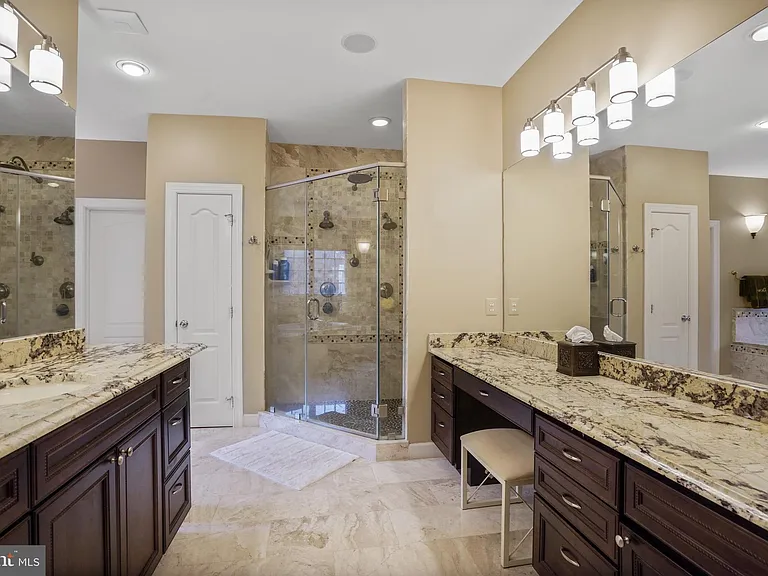 9864 Walker Glen Ct — Photo 30