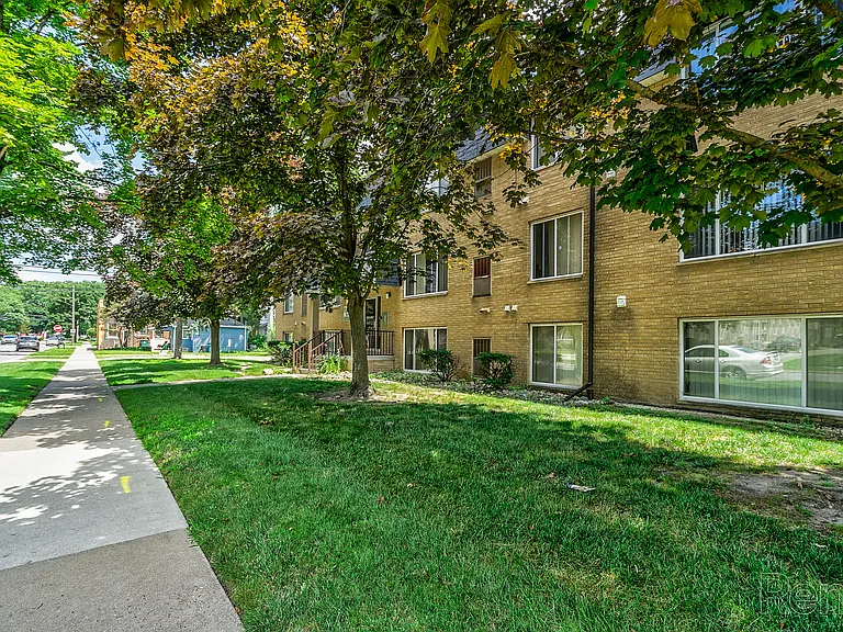 Fernwood Apartments — Photo 33