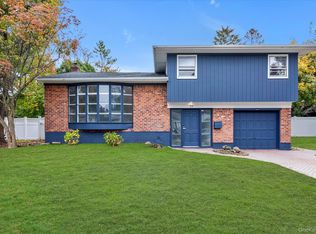 17 Edna Dr, Syosset, NY 11791