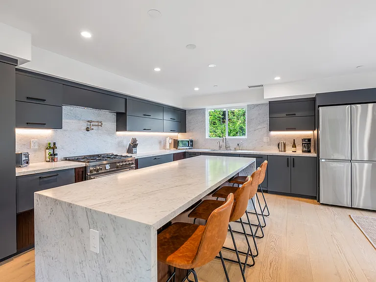 Modern kitchen with everything you need to whip up a meal.