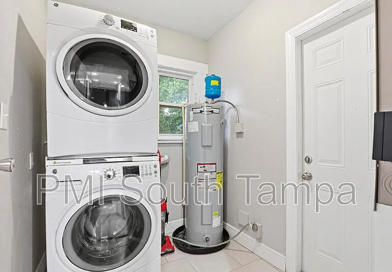 203 W Emma St — Photo 17