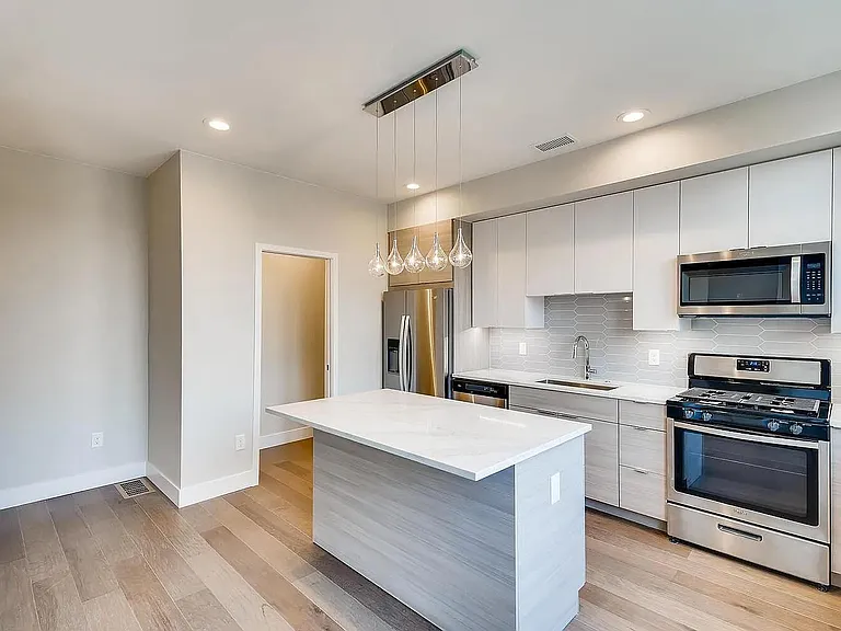 3155 N Saint Paul St — Photo 4