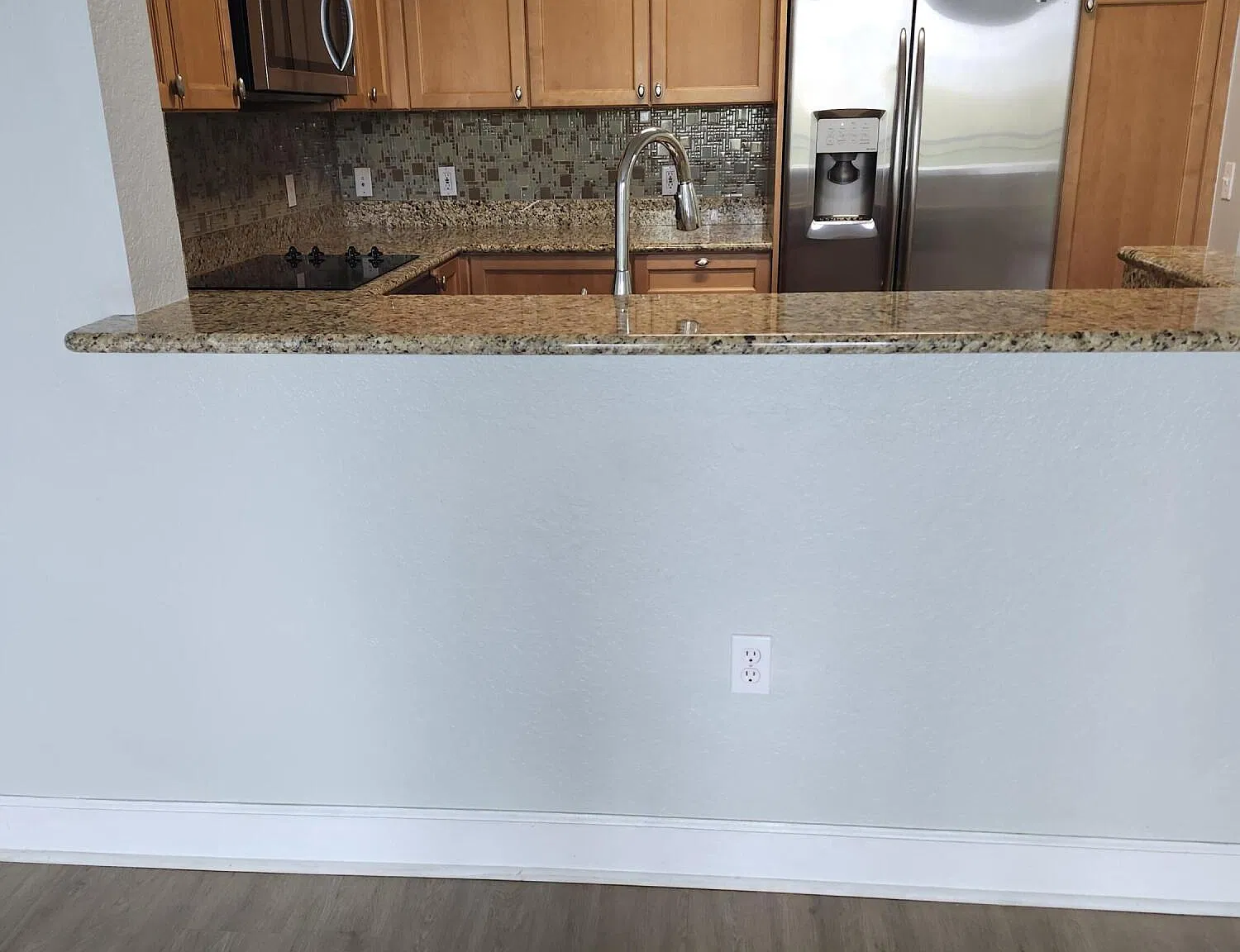 1 bed, 1.0 bath, 744 sqft, $1,900 — Photo 2
