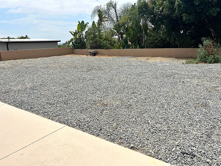 2586 Grandview St — Photo 34