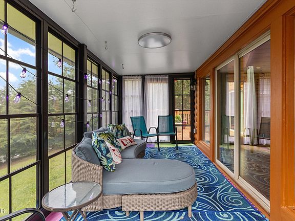 5th image of 1949 E Mountain View Way