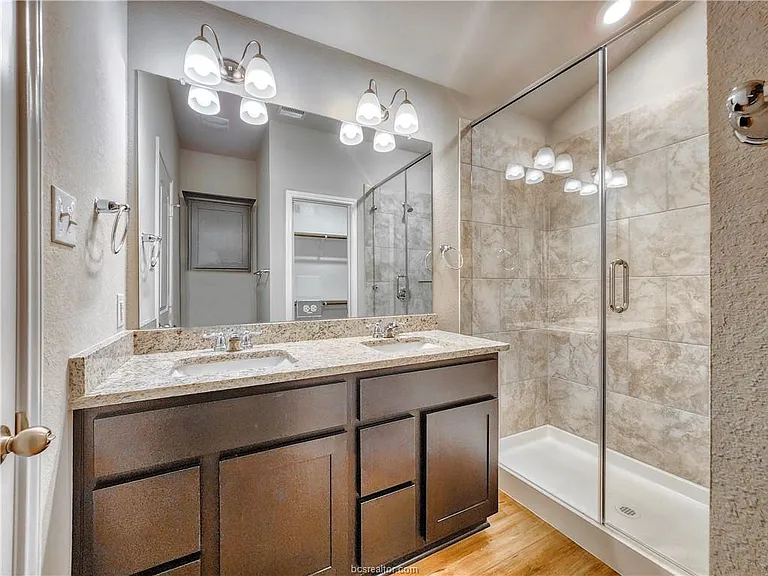 6172 Darlington Ave — Photo 15