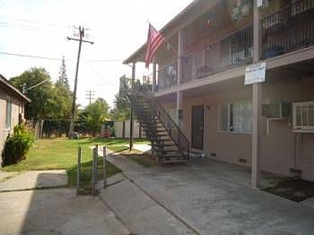 1st image of 461 Maple St APT E