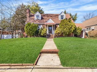 11 Henry Street, Valley Stream, NY 11580