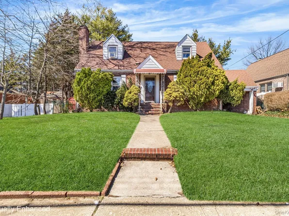 11 Henry Street, Valley Stream, NY 11580