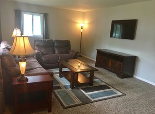 205 Line St, Manchester, IA 52057