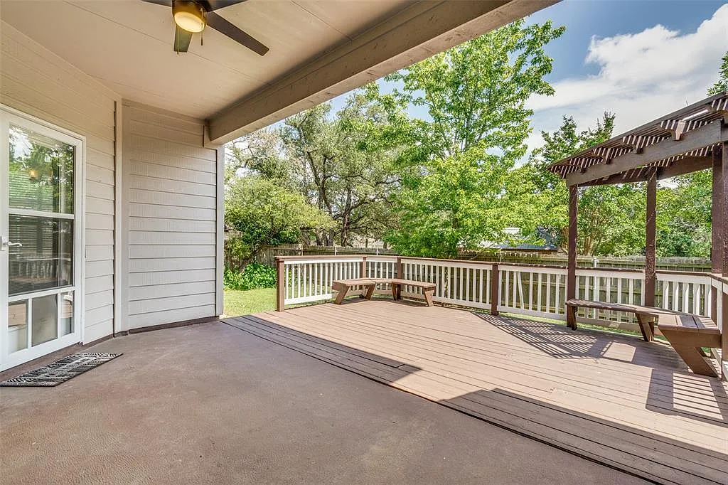 5 bed, 2.5 bath, 2931 sqft, $3,500 — Photo 4