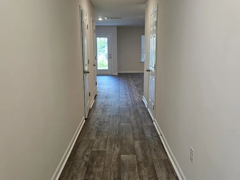 2107 Gracie Ln — Photo 2