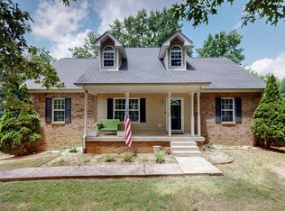 1006 Summer Ln, Pleasant View, TN 37146