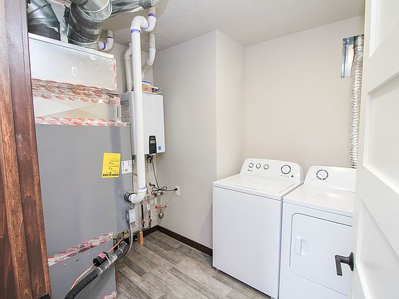 2nd image of 600 & 620 W Samantha St #600-3