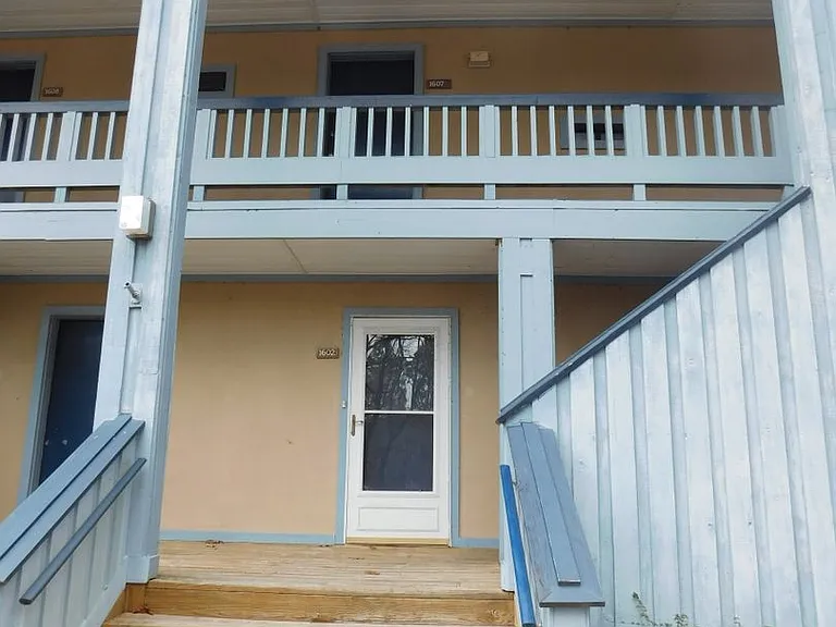1607 Harbourside Dr — Photo 3