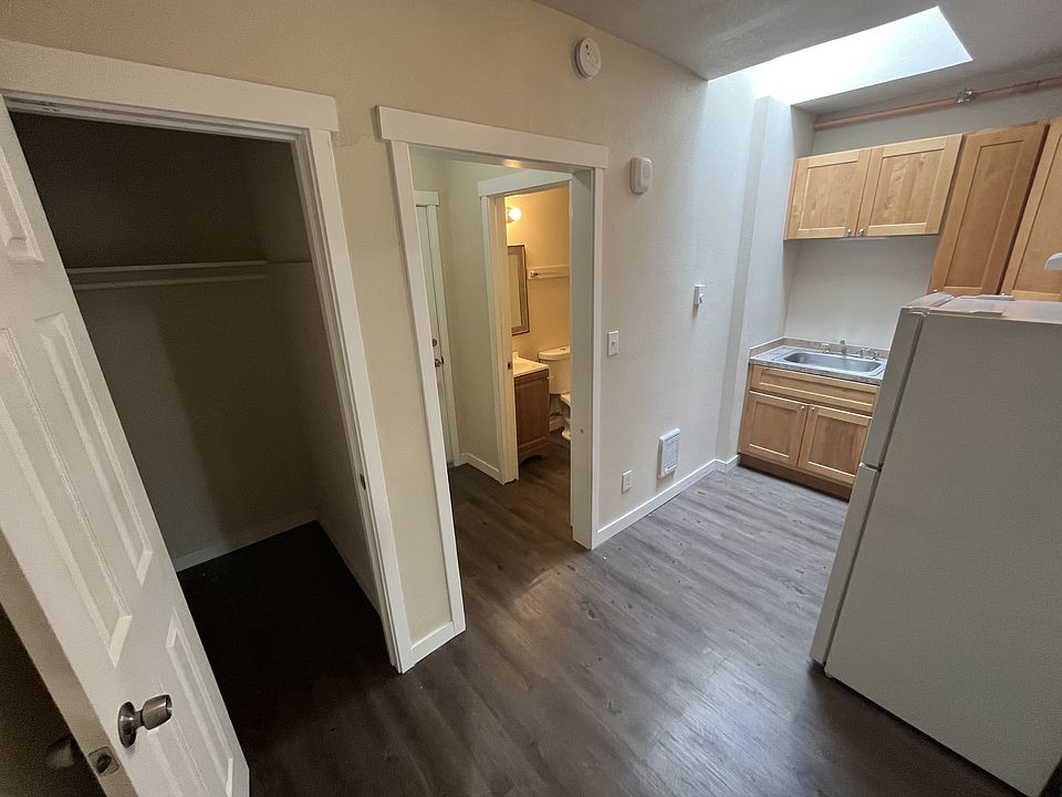 1st image of 204 4th Ave W #10464673