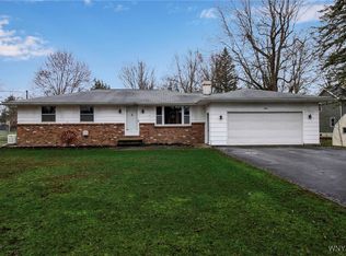 15 Haskell Dr, Lancaster, NY 14086