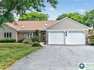 5702 Merion Ln, Macungie, PA, 18062