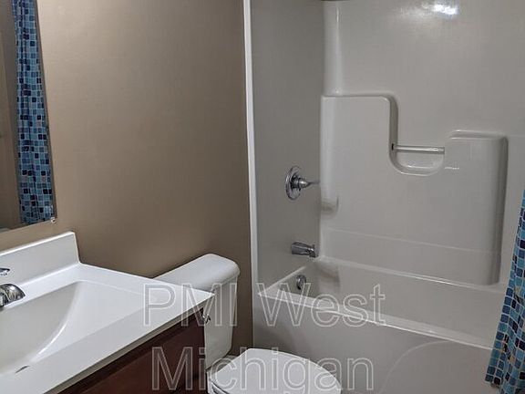 5th image of 620 S Broadway St Unit 10