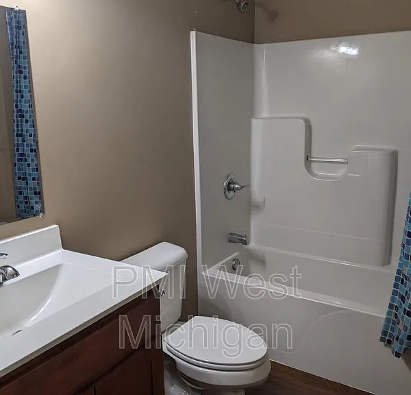 620 S Broadway St #4 — Photo 8