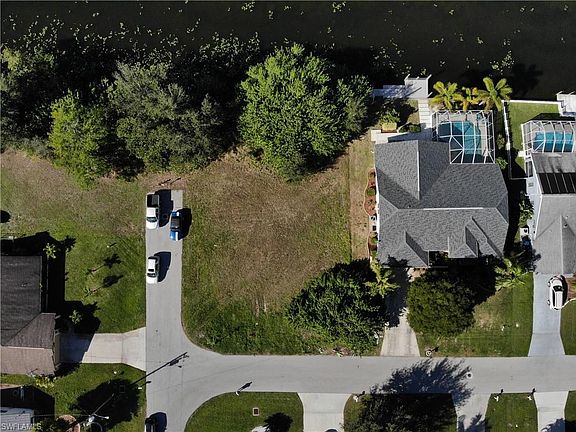 2nd image of 626 SE 20th Pl