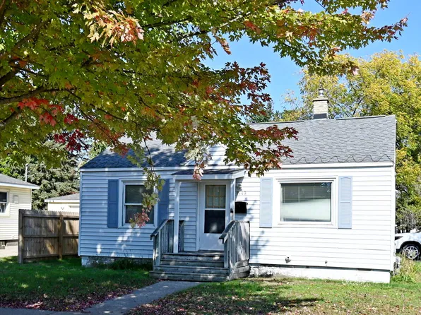 1549 Pennoyer Ave, Grand Haven, MI 49417