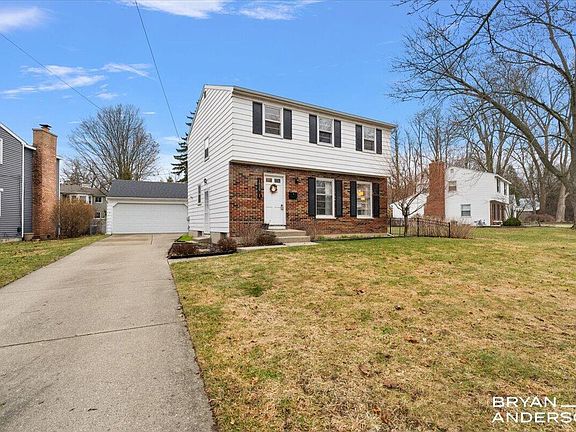 3rd image of 1829 Lonsdale Dr NE