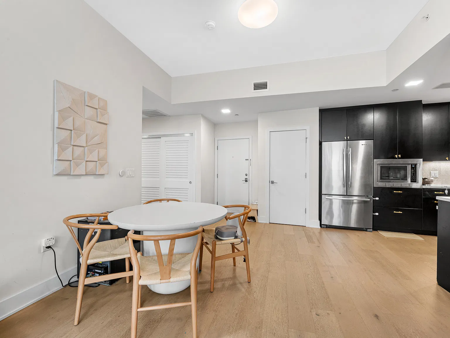 2 bed, 1104 sqft, $4,995 — Photo 3