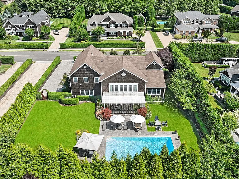 22 Summer Dr — Photo 1