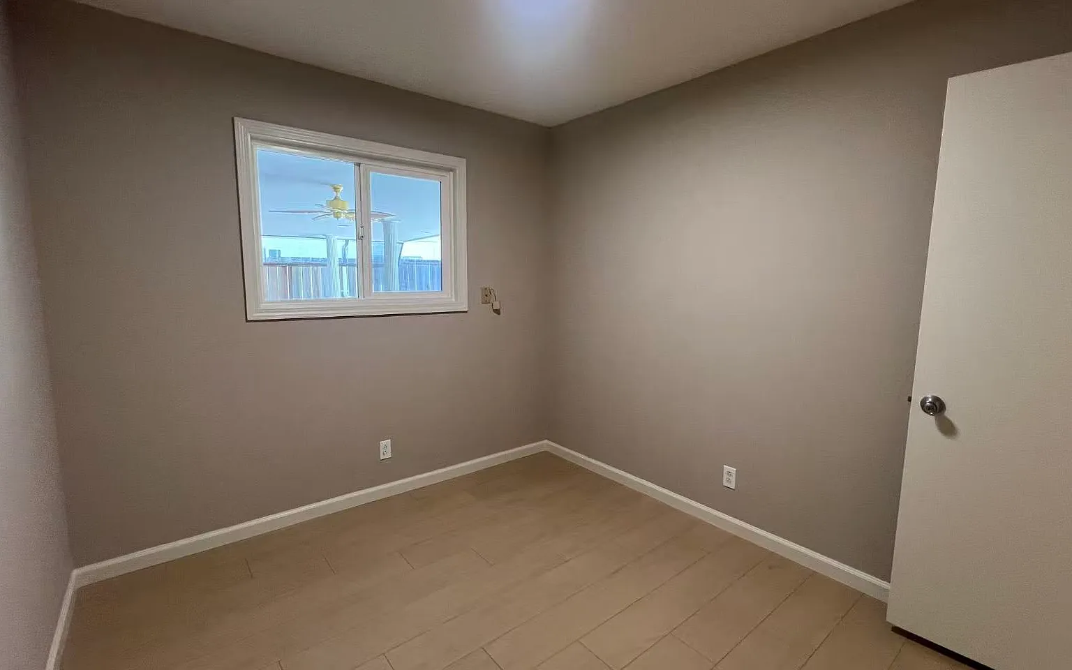 3 bed, 1198 sqft, $4,099 — Photo 4