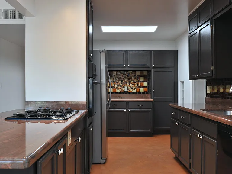 5842 E 4th St — Photo 25
