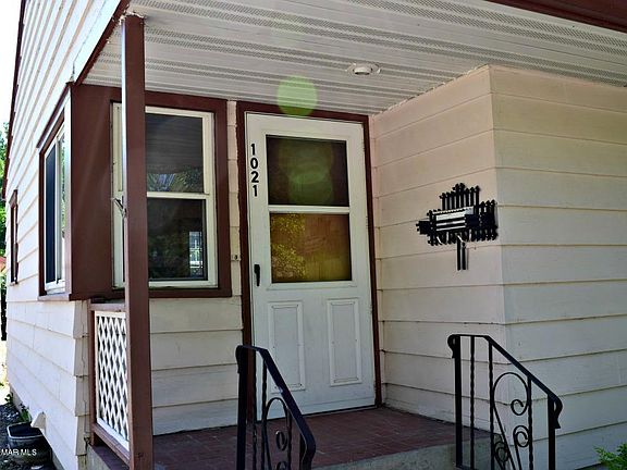 2nd image of 1021 Linn Ave