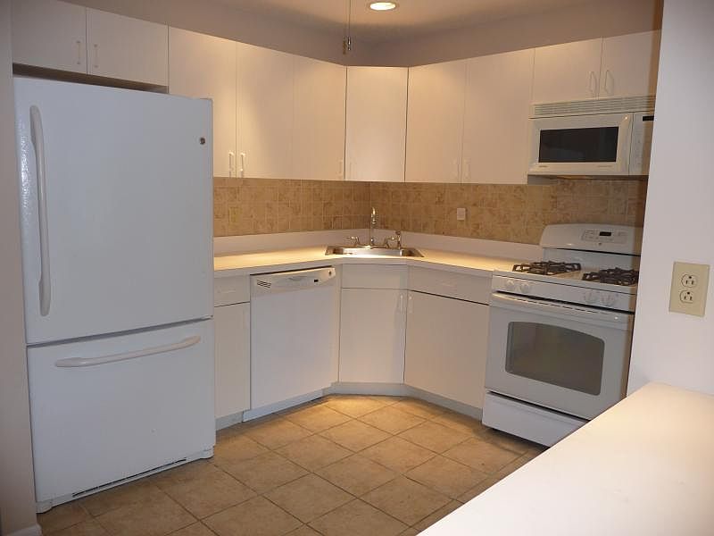 1st image of 11 Paris Cir