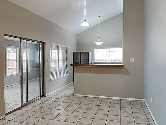 5th image of 1114 E Brompton Dr